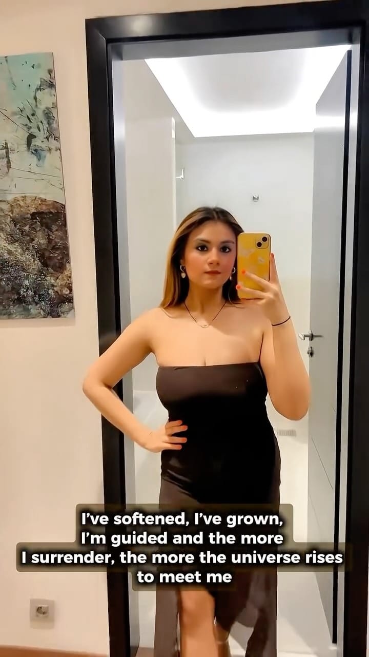 Post 10 by Vidhi Joshi on Instagram (video)