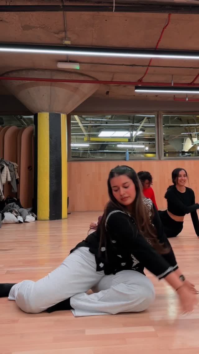 Post 2 by Vidhi Saroha on Instagram (video)