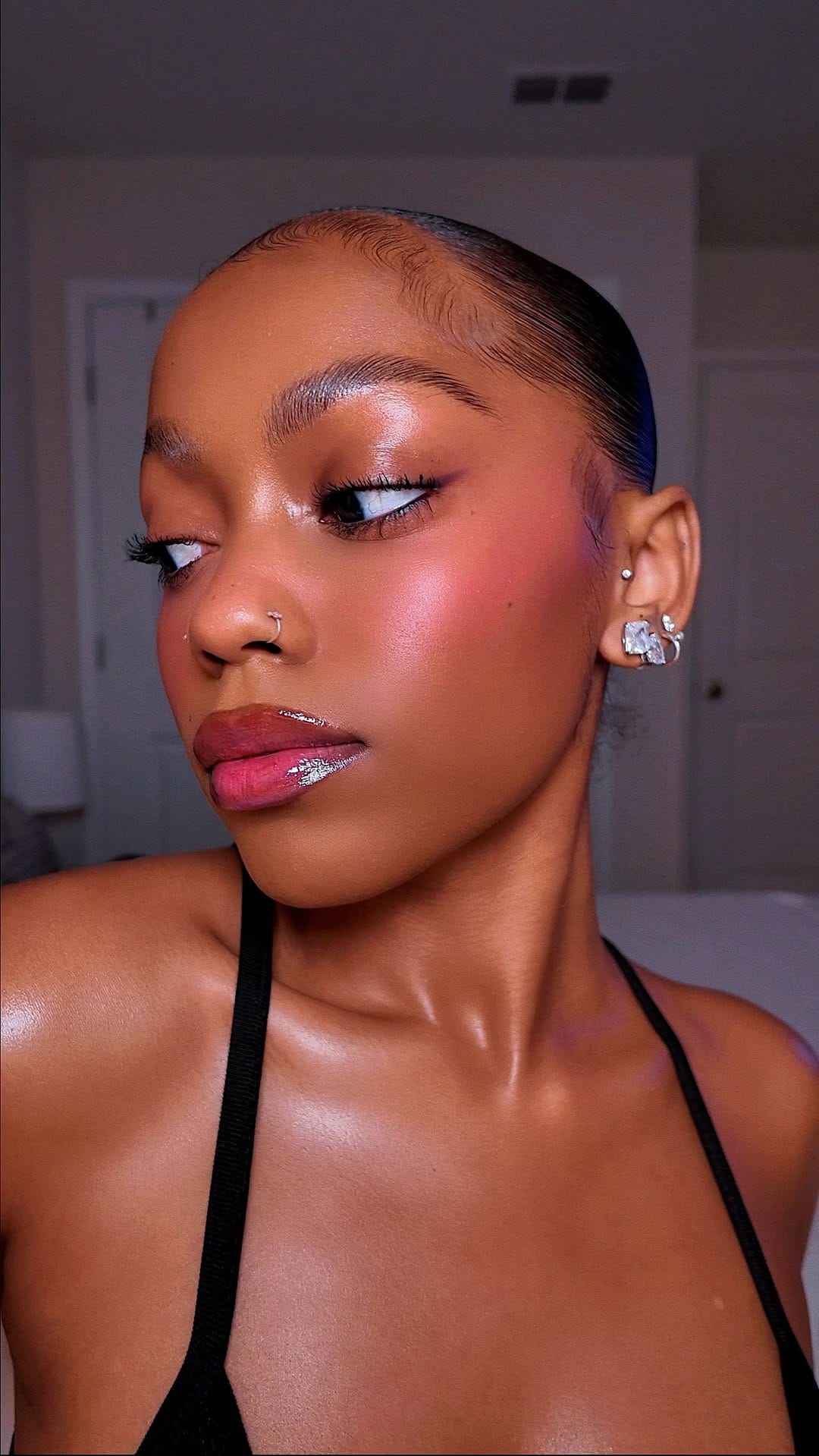 Post 10 by 𝑴𝑰𝑲𝑨𝑹𝑰𝑨 on Instagram (video)