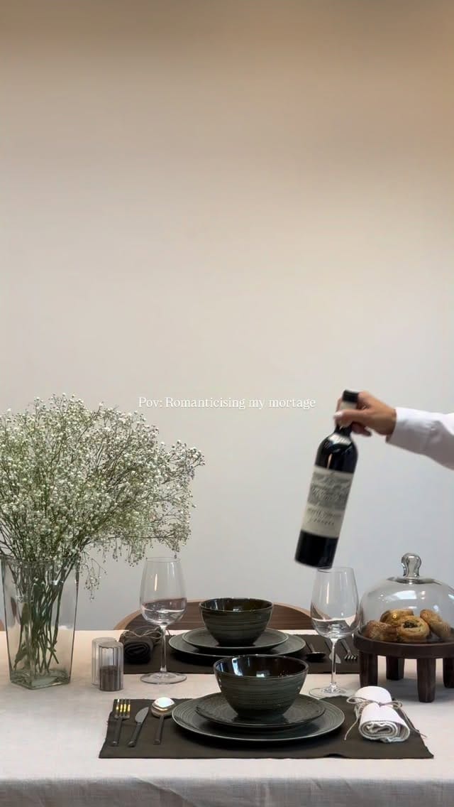 Post 2 by Elena Arnaoutis on Instagram (video)