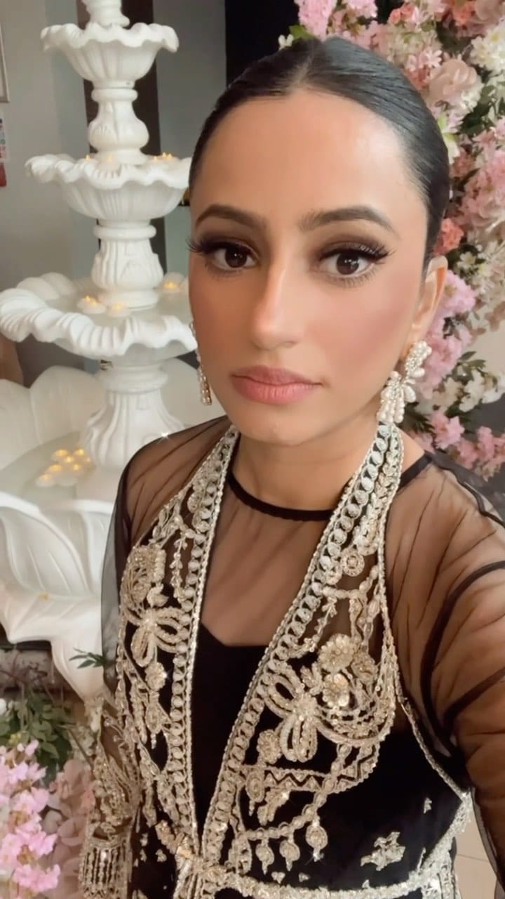 Post 8 by Iqra on Instagram (video)
