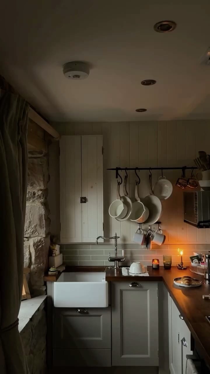 Post 9 by Viktorija Peciulyte | Edinburgh & Travel on Instagram (video)