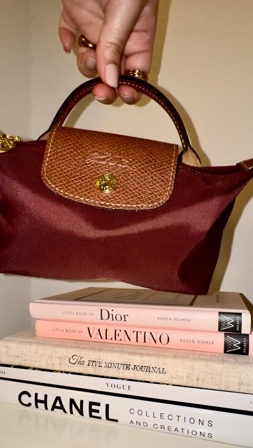 Post 9 by Phoebe Montenegro on Instagram (video)