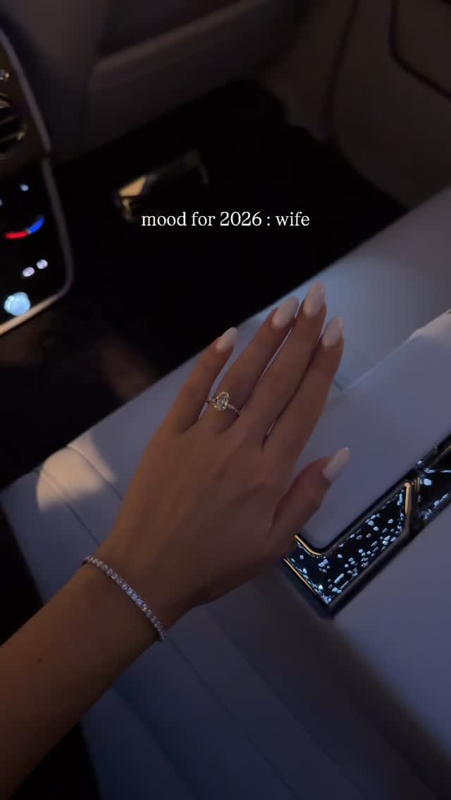 Post 6 by 𝓔𝓿𝓮𝓵𝓲𝓷𝓪  𝓟𝓪𝓼𝓬𝓪𝓻𝓾 on Instagram (video)