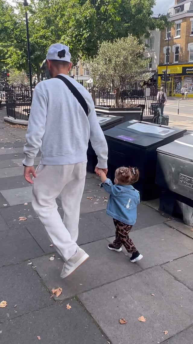 Post 2 by @lucasurreylondon on Instagram (video)