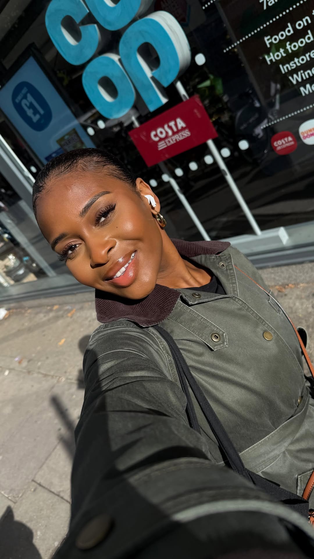 Post 9 by VANESSA EFIYA on Instagram (video)