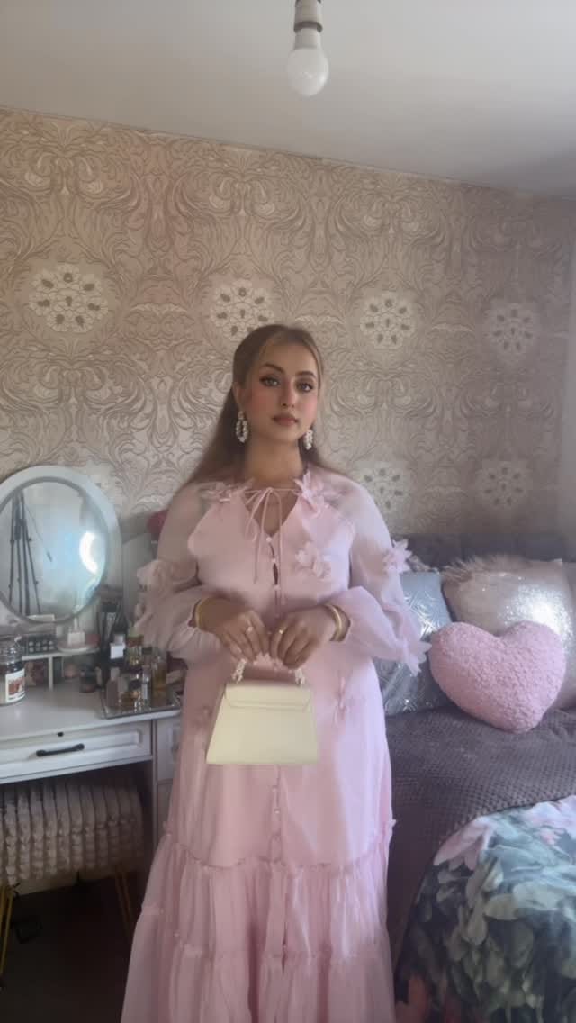 Post 2 by Sobia Hussain on Instagram (video)
