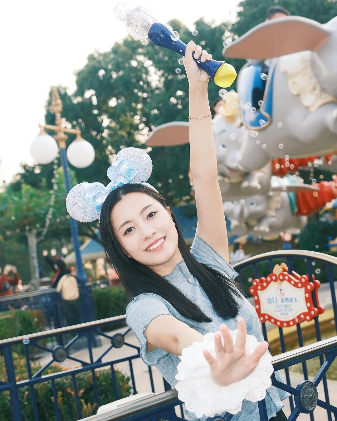 Post 4 by Liang XiaoYu on Instagram (carousel)