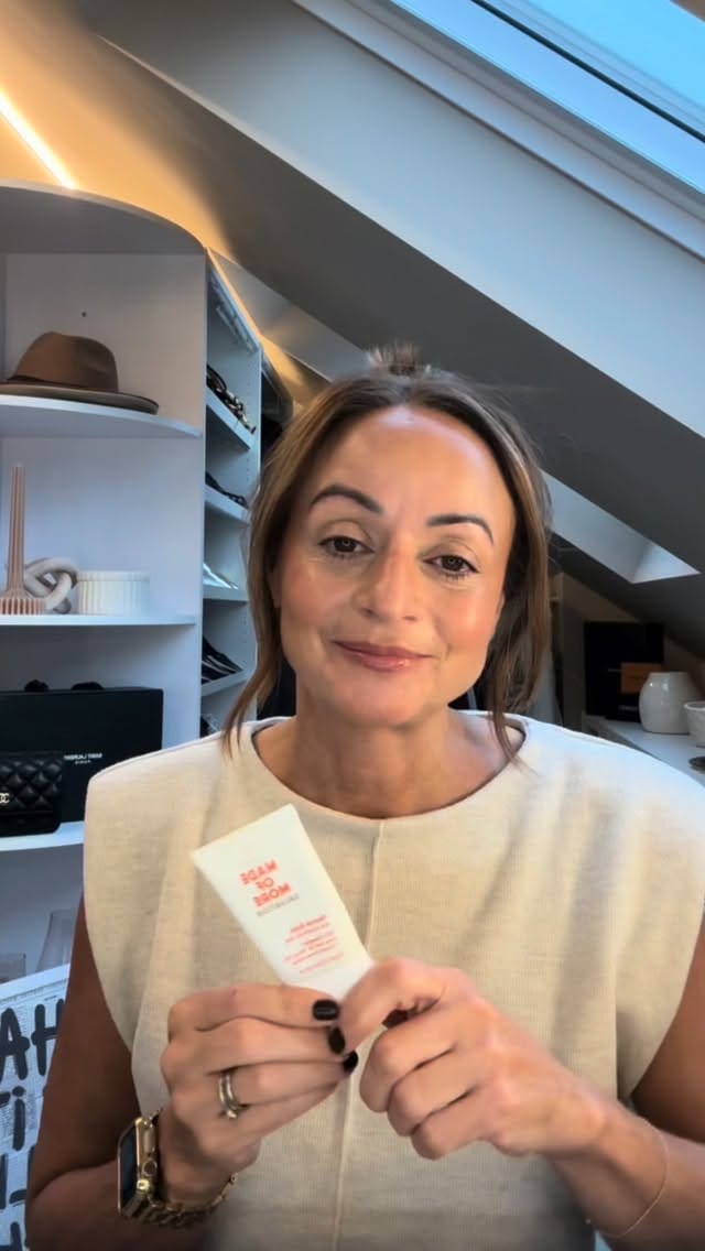 Post 7 by Liz Jane on Instagram (video)