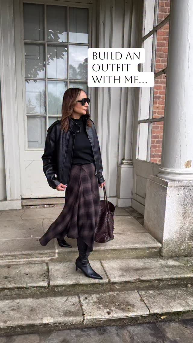 Post 4 by Liz Jane on Instagram (video)