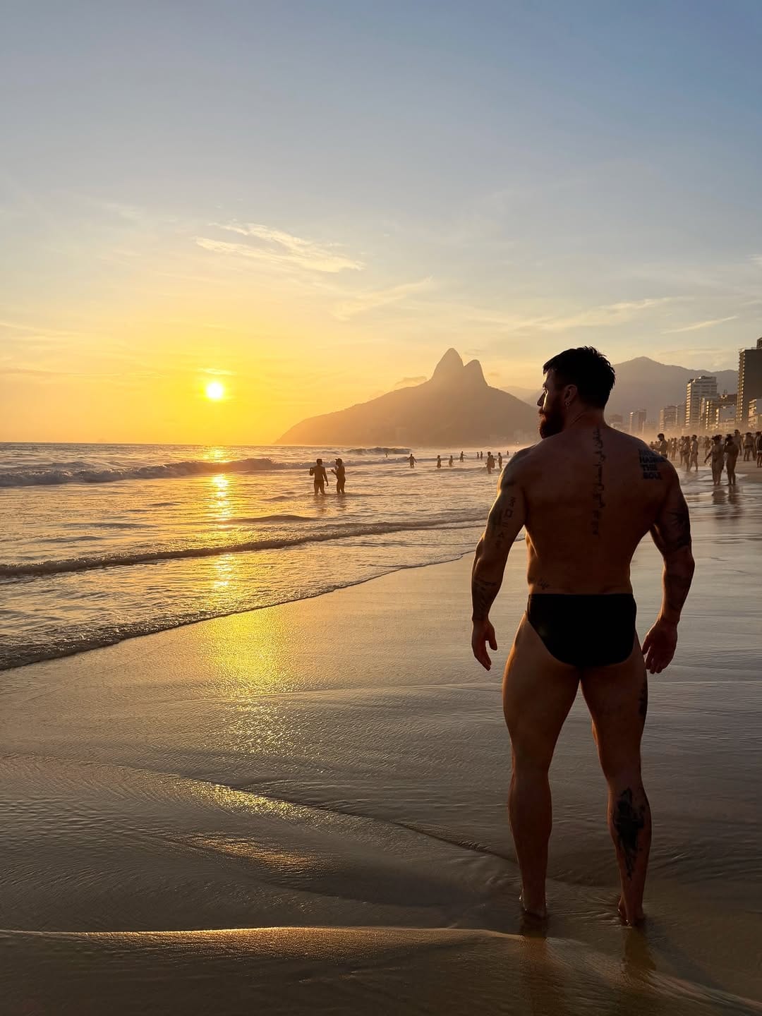 Post 6 by Artur Kosek Barros on Instagram (image)