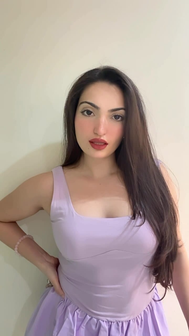 Post 6 by Shikha Karkera on Instagram (video)