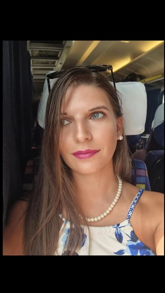Post 4 by Henrietta Szentes on Instagram (video)