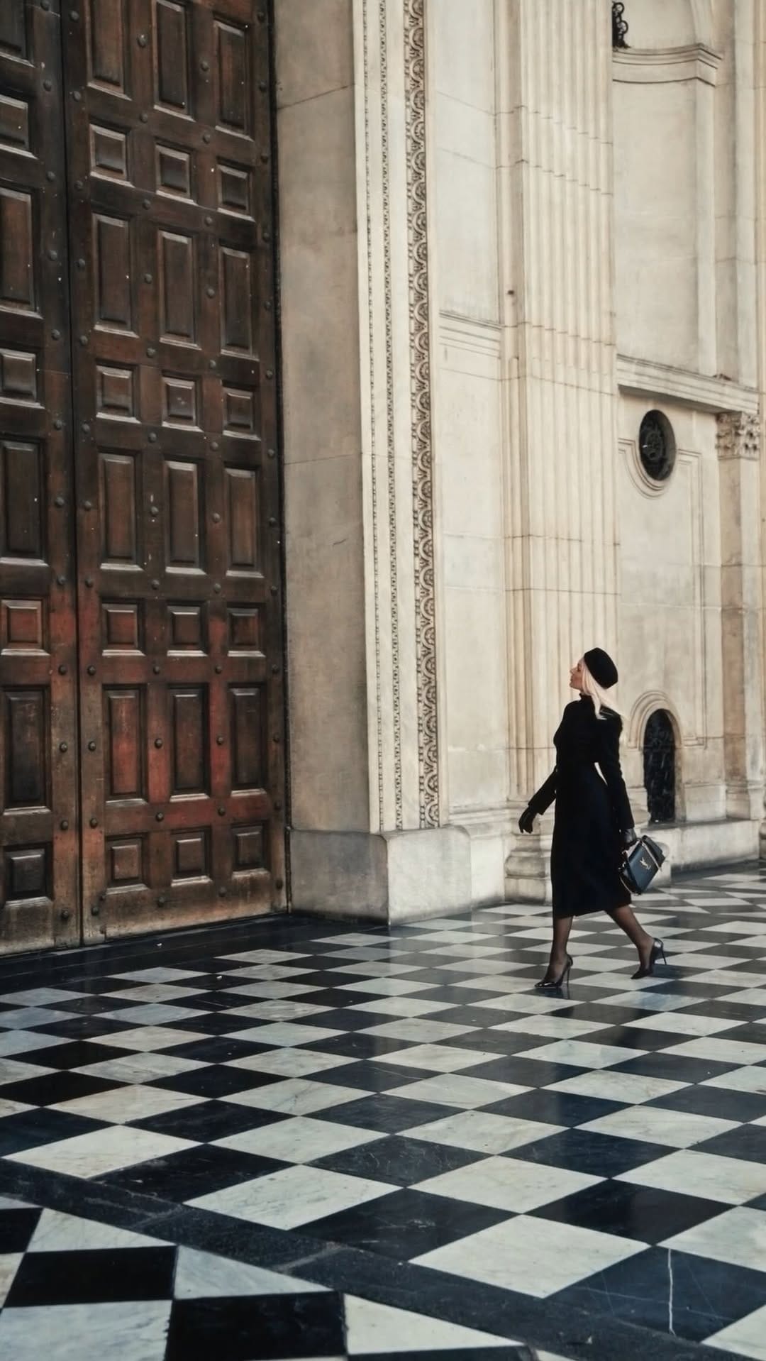 Post 4 by Izabela Mazurek on Instagram (video)