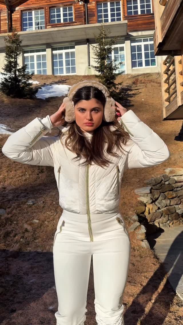 Post 9 by Elle Edwards on Instagram (video)