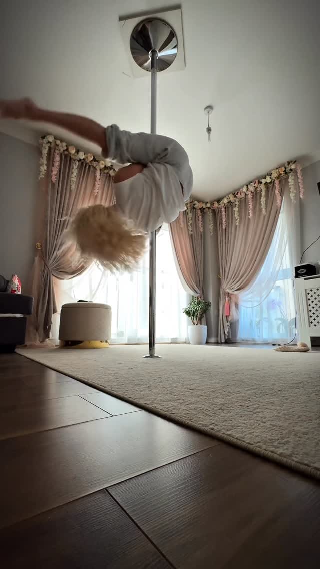Post 3 by ⚜️Pole Dance & Aerial Fitness⚜️🇺🇦 on Instagram (video)
