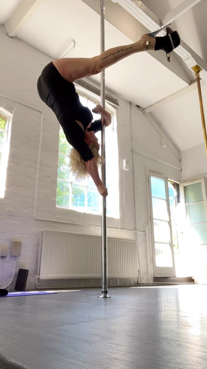 Post 9 by ⚜️Pole Dance & Aerial Fitness⚜️🇺🇦 on Instagram (video)