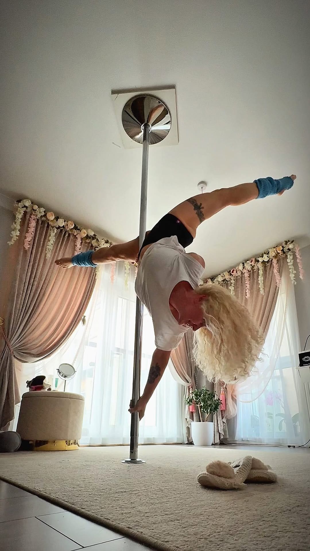 Post 2 by ⚜️Pole Dance & Aerial Fitness⚜️🇺🇦 on Instagram (video)