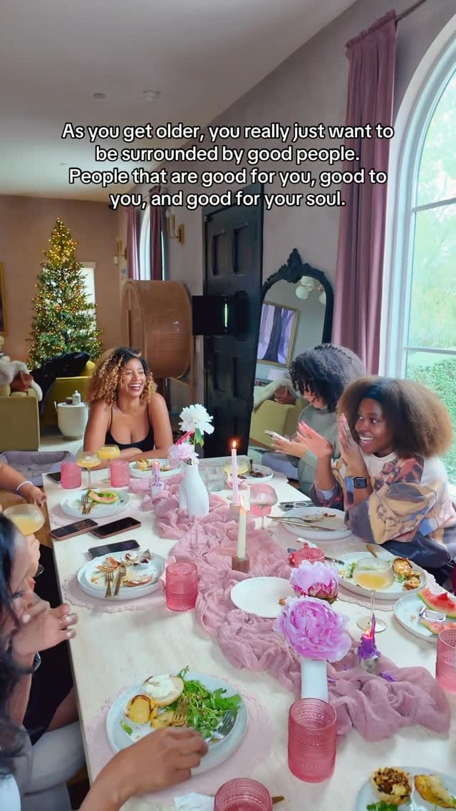 Post 1 by R E N É   D A N I E L L A on Instagram (video)