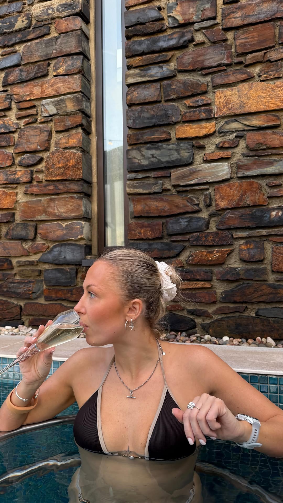 Post 4 by Ellie Frost on Instagram (video)