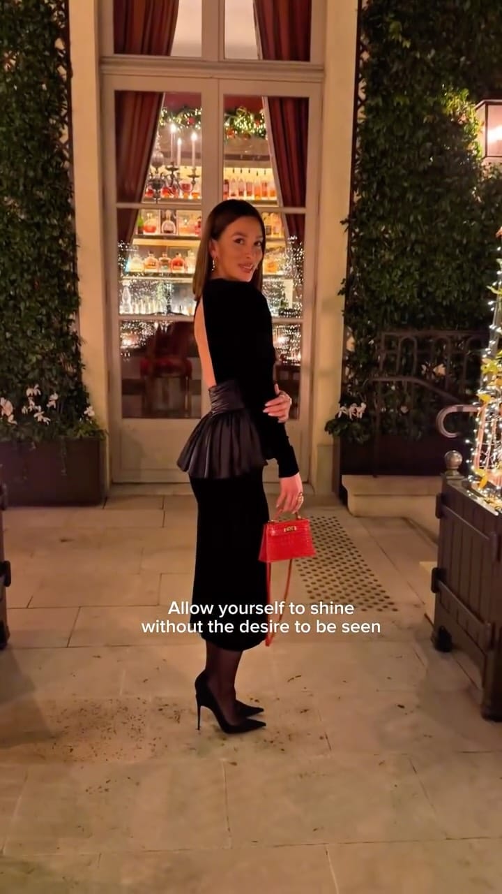 Post 7 by Elsina Khayrova on Instagram (video)