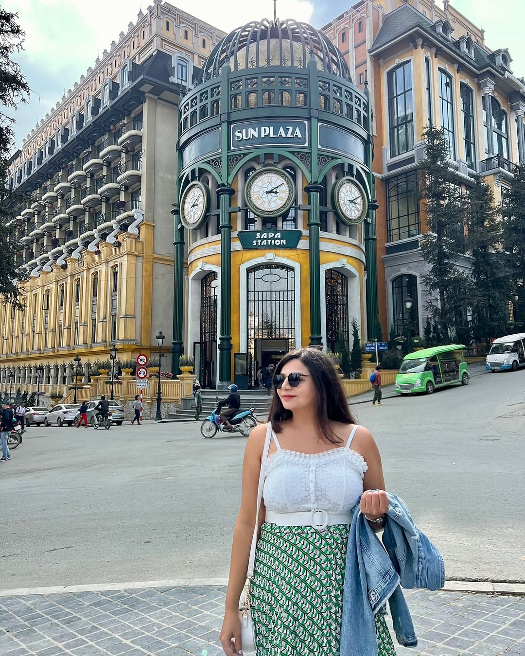 Post 6 by Aakriti Arora 🧿 on Instagram (carousel)