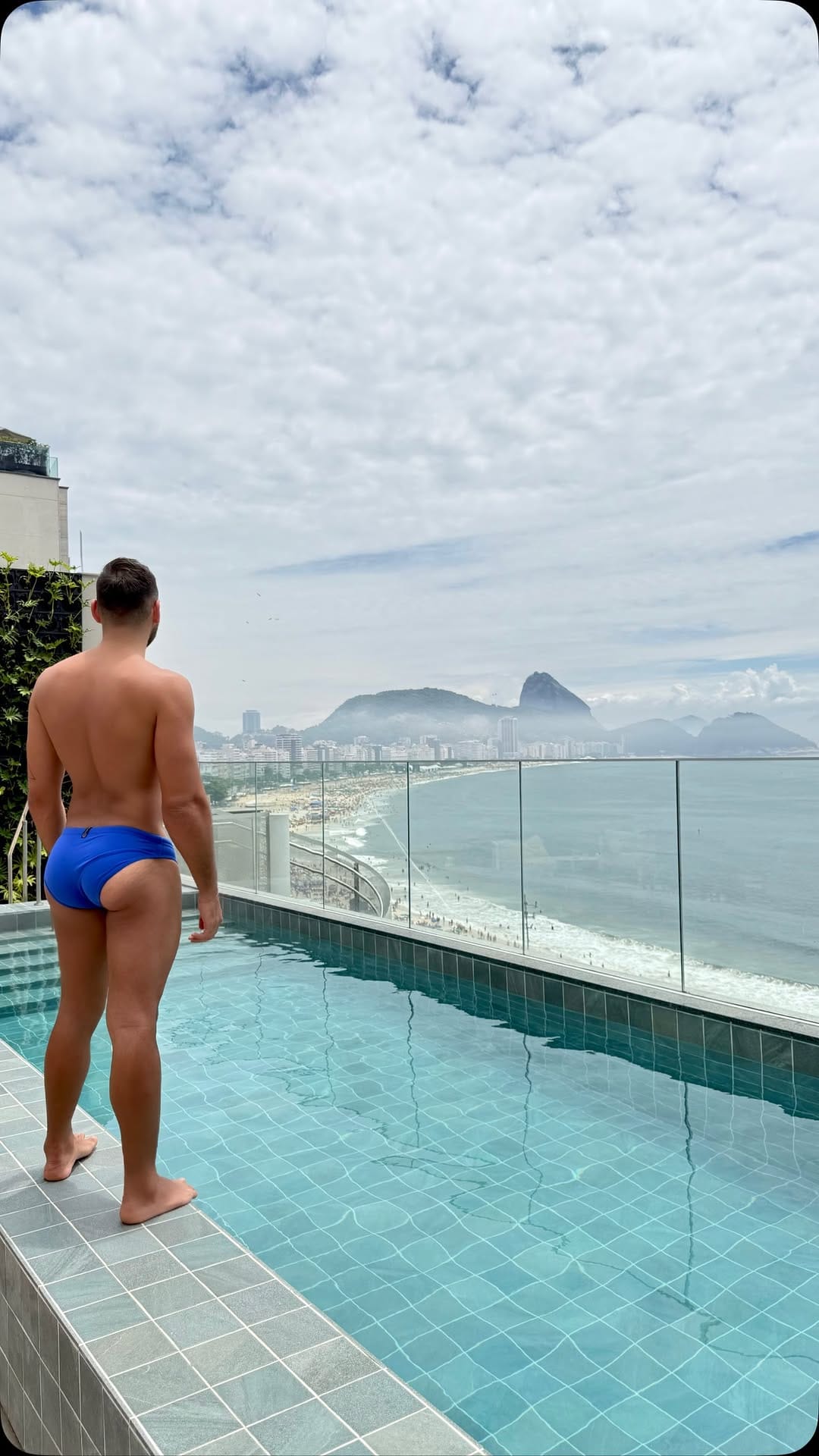Post 8 by Adrien - أدريان 🇱🇧🇫🇷 on Instagram (video)