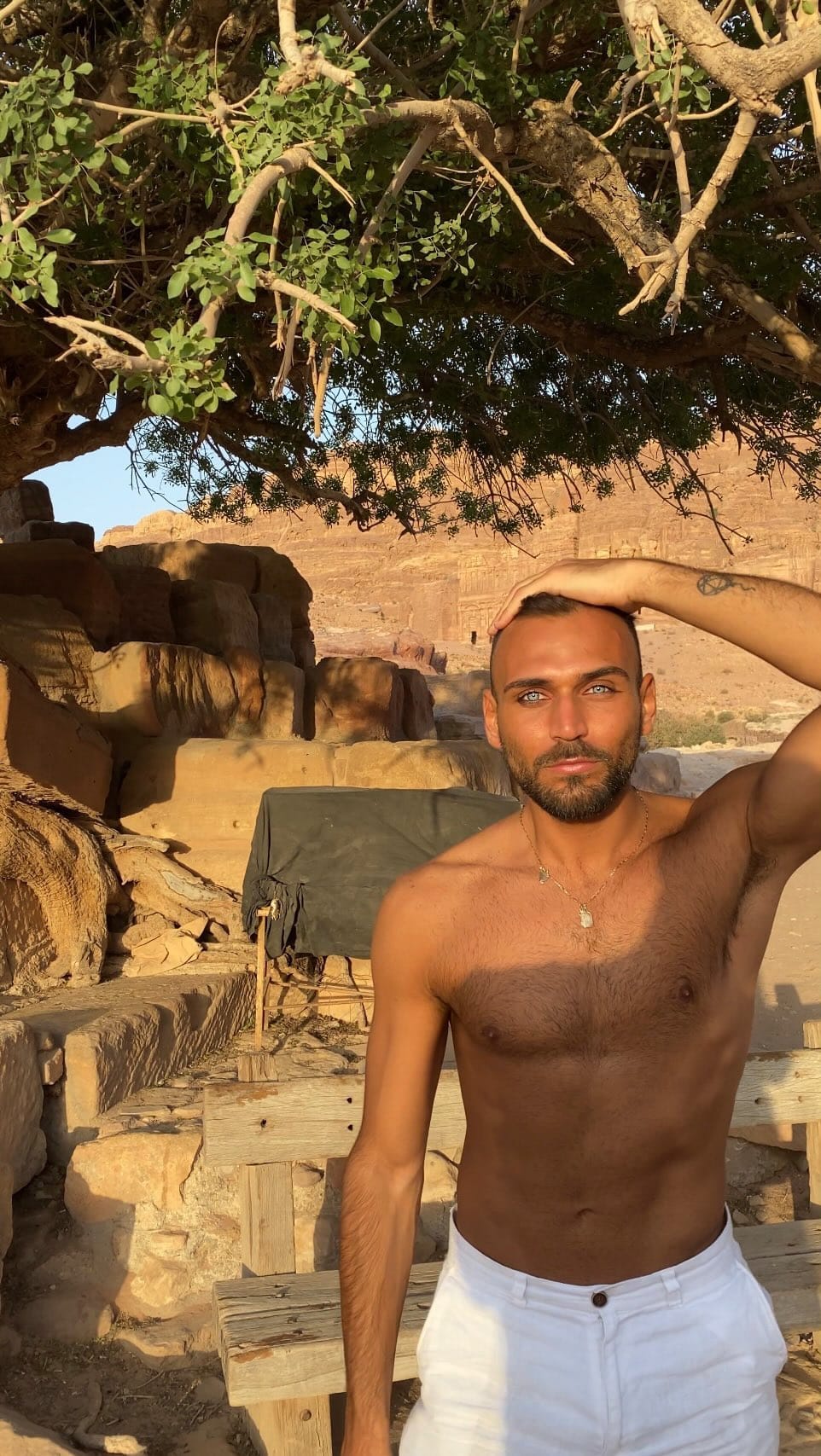 Post 9 by Adrien - أدريان 🇱🇧🇫🇷 on Instagram (video)
