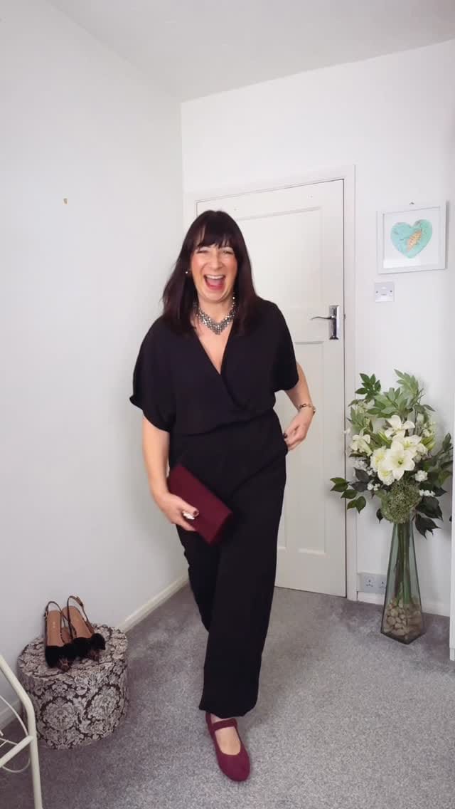 Post 6 by Mummabstylish - Blogger on Instagram (video)