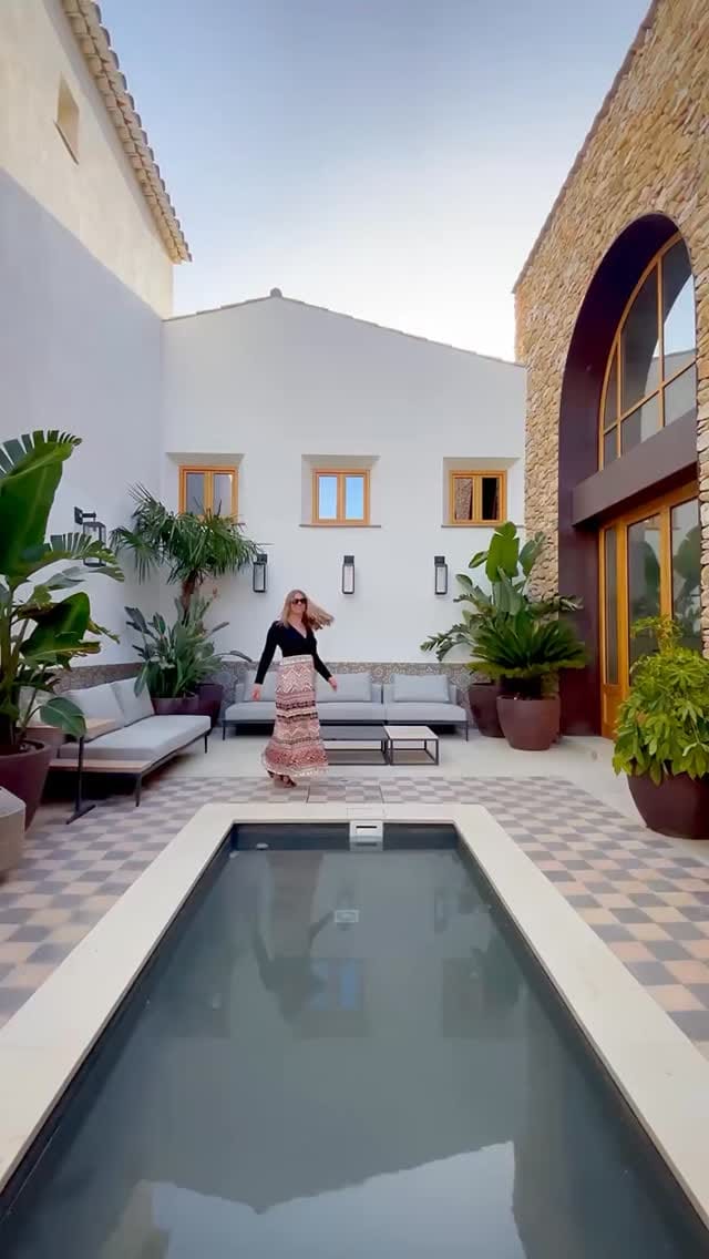 Post 2 by Abigail King on Instagram (video)