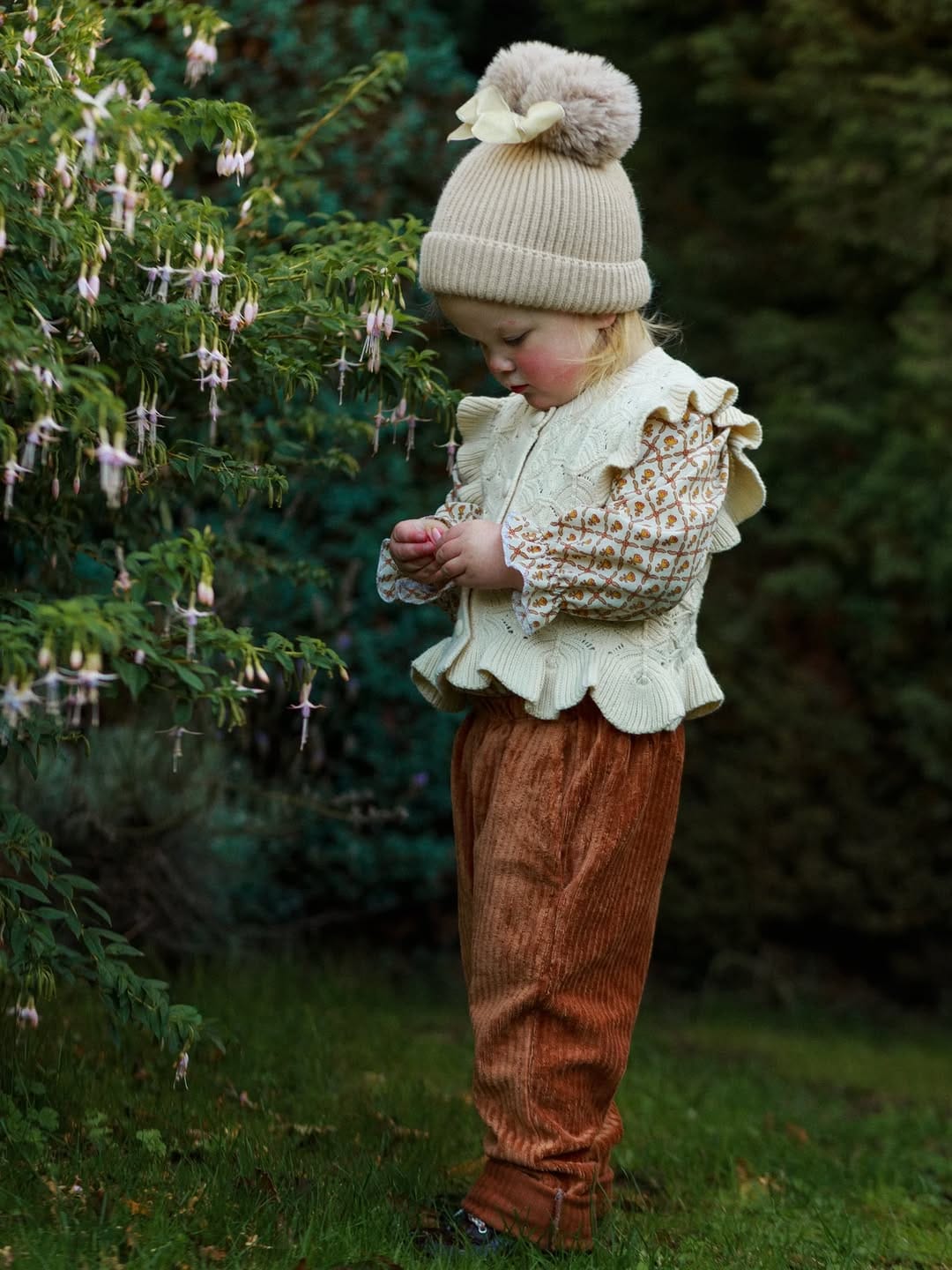 Post 4 by The Johnstone’s 🤎🍂 on Instagram (carousel)
