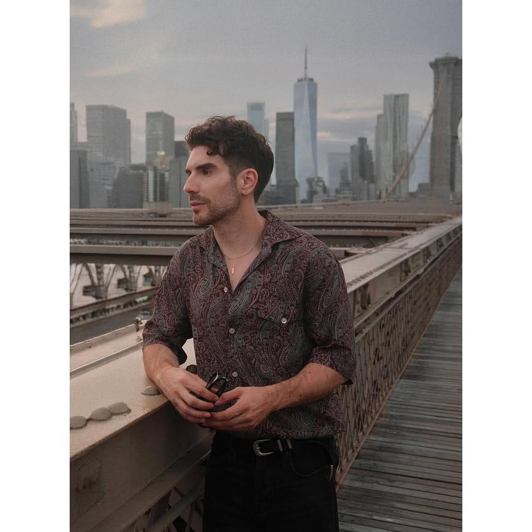 Post 6 by 𝐀𝐍𝐃𝐑𝐄𝐒 𝐃𝐄 𝐋𝐀𝐑𝐀 on Instagram (image)