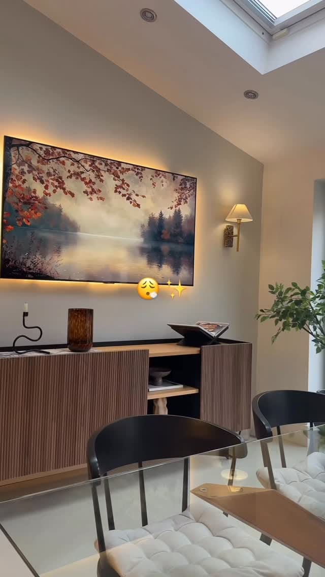 Post 1 by Camilla Smith on Instagram (video)