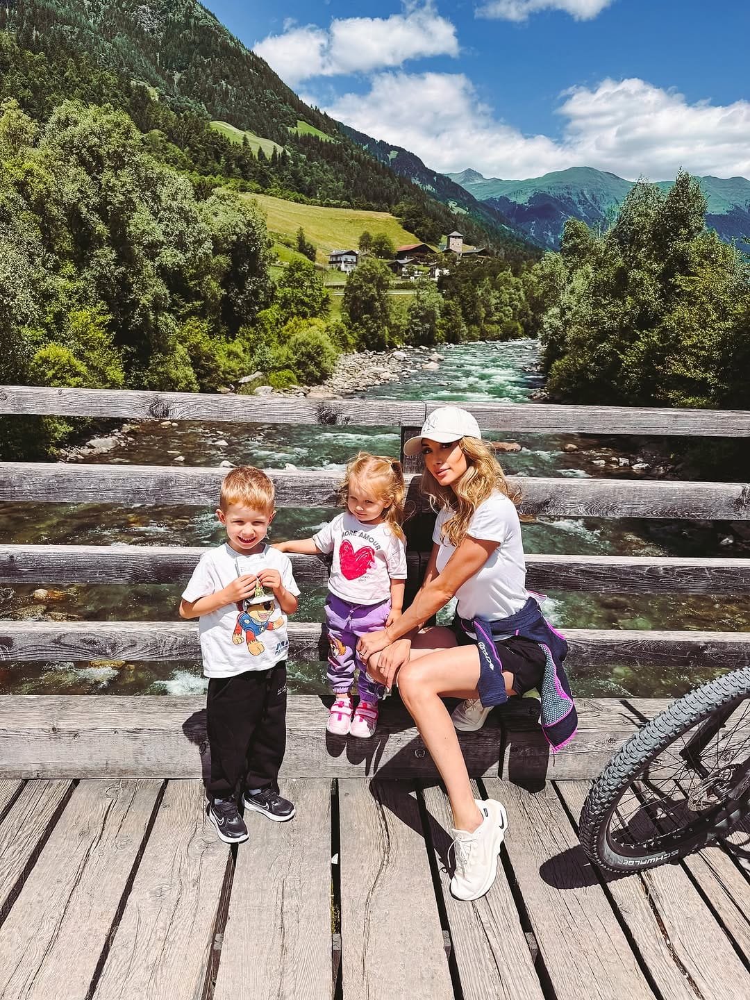 Post 4 by ℕ𝕒𝕕𝕚𝕪𝕒 𝔸𝕣𝕔𝕙𝕖𝕣 on Instagram (carousel)