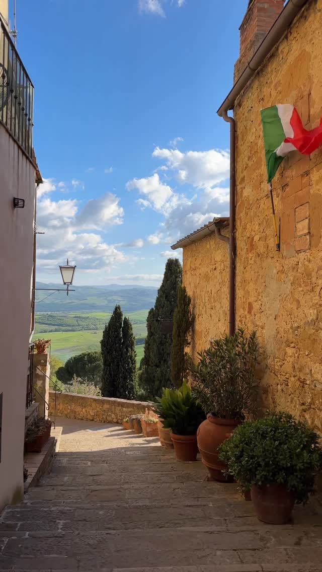 Post 4 by Elena Meola | Travel Creator | Italia 🇮🇹 on Instagram (video)