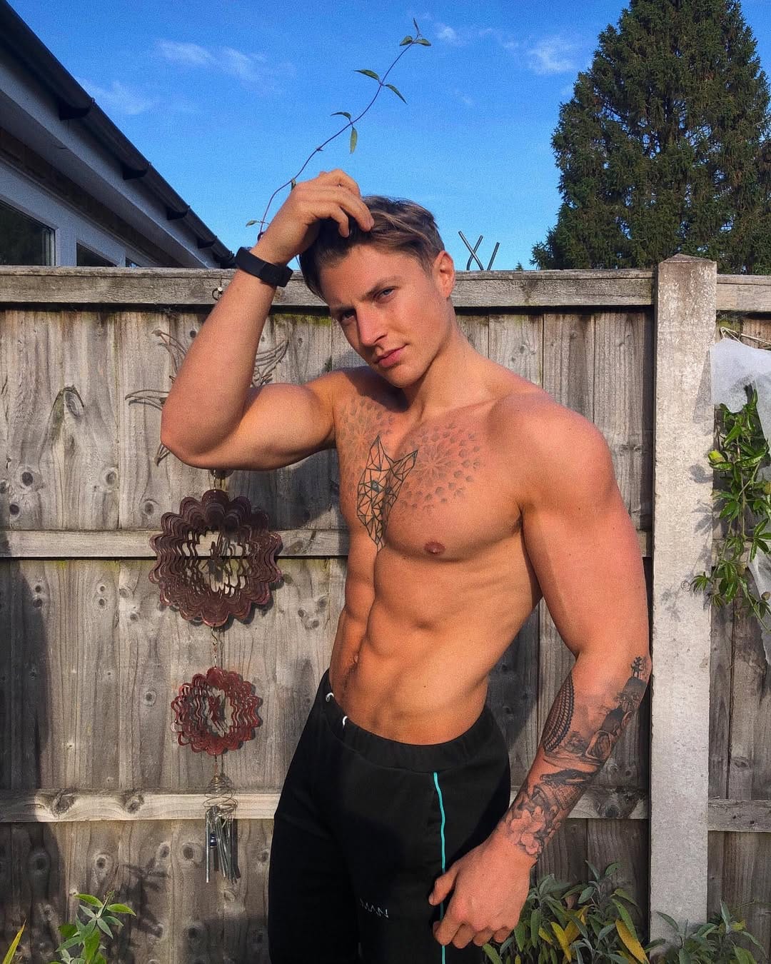 Post 9 by Alex Dean on Instagram (image)