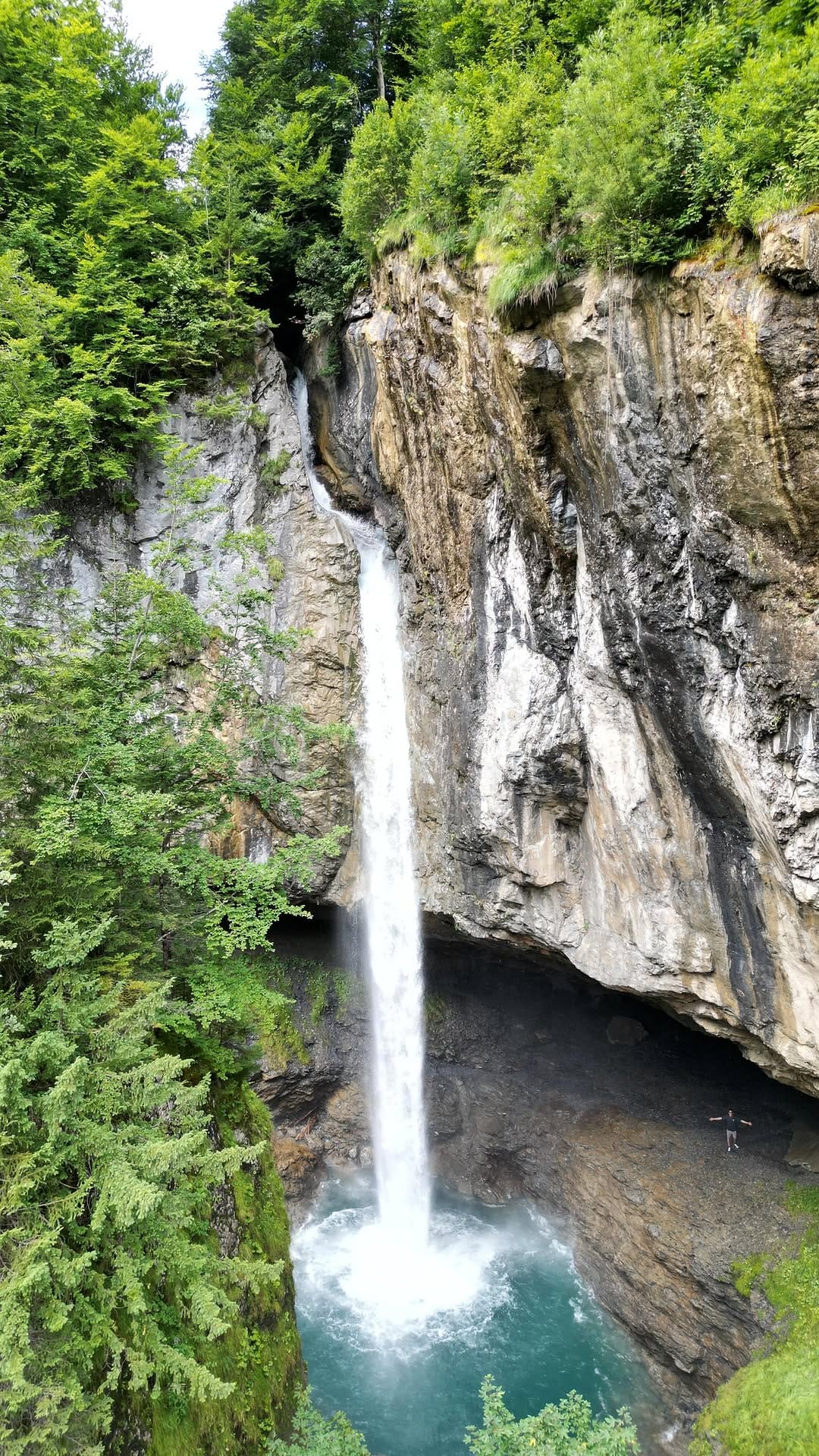Post 6 by 𝙀𝙙 𝙈𝙩𝙯 | Travel Creator on Instagram (video)