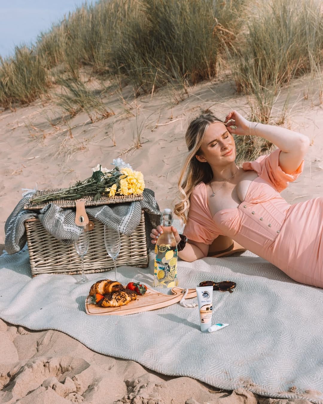Post 1 by Esme & Zac ♡ Travel Couple on Instagram (carousel)