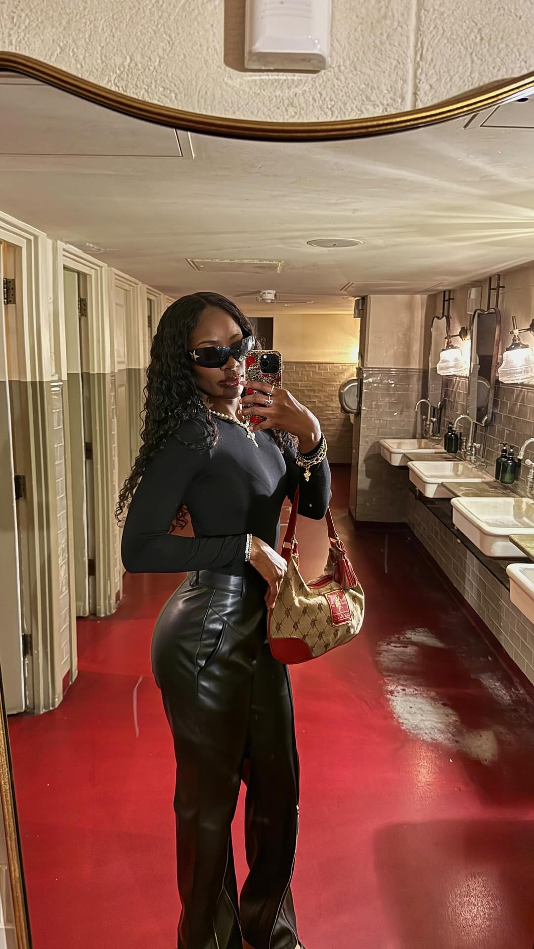 Post 6 by Ibiso dw🇳🇬 (uh-bee-so) on Instagram (video)