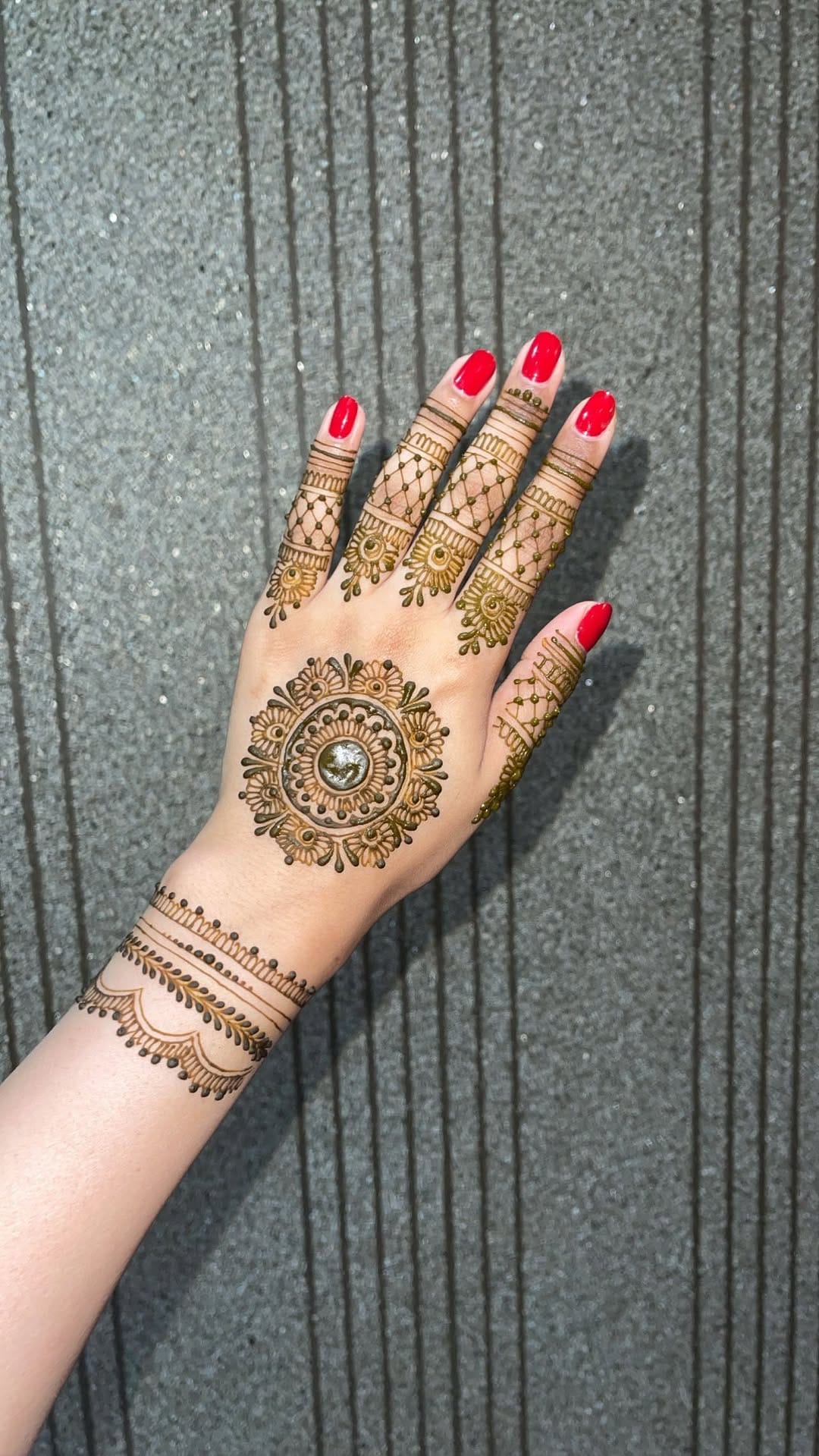 Post 9 by Mehndi By Zaynab on Instagram (video)