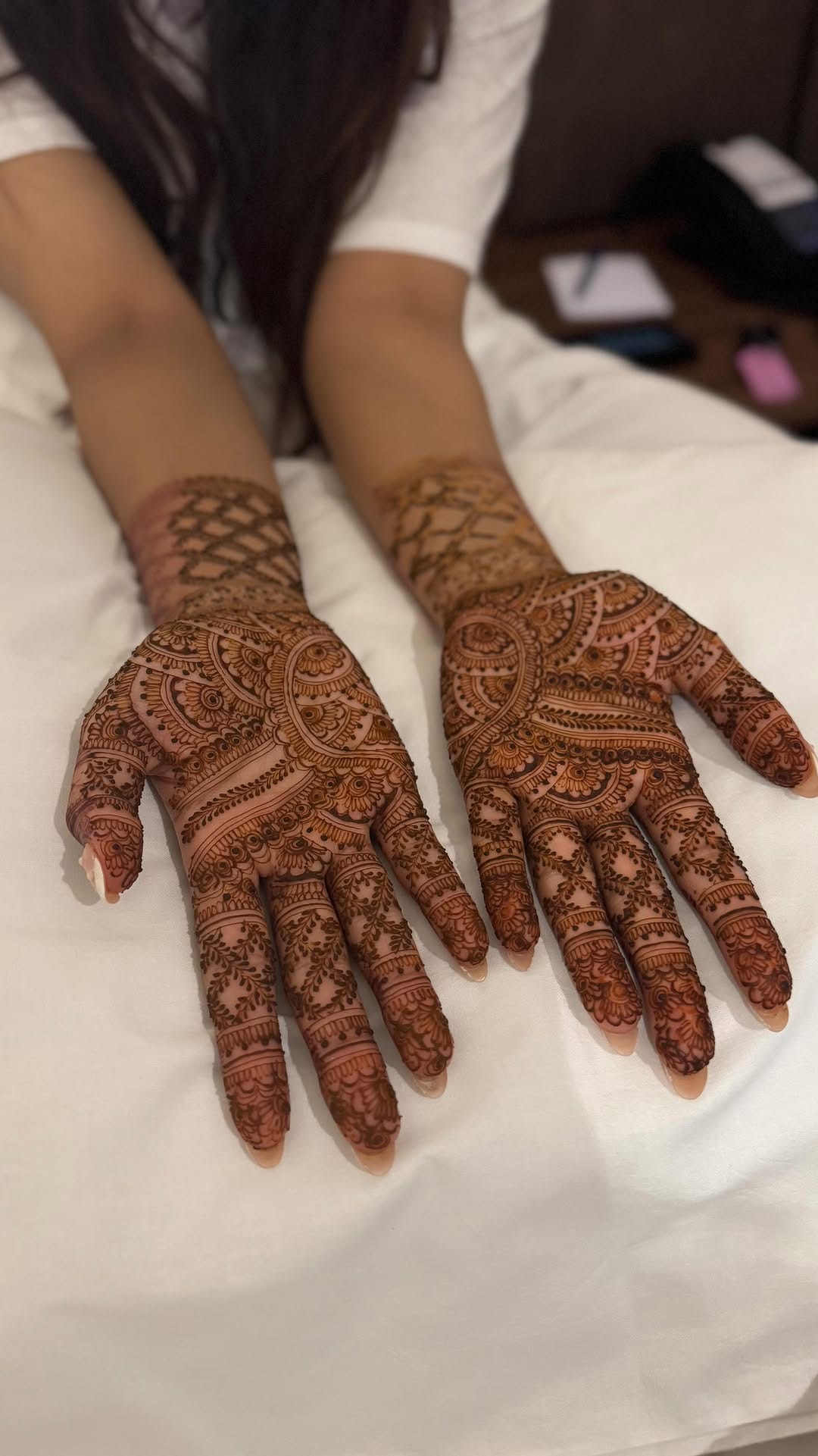 Post 3 by Mehndi By Zaynab on Instagram (video)