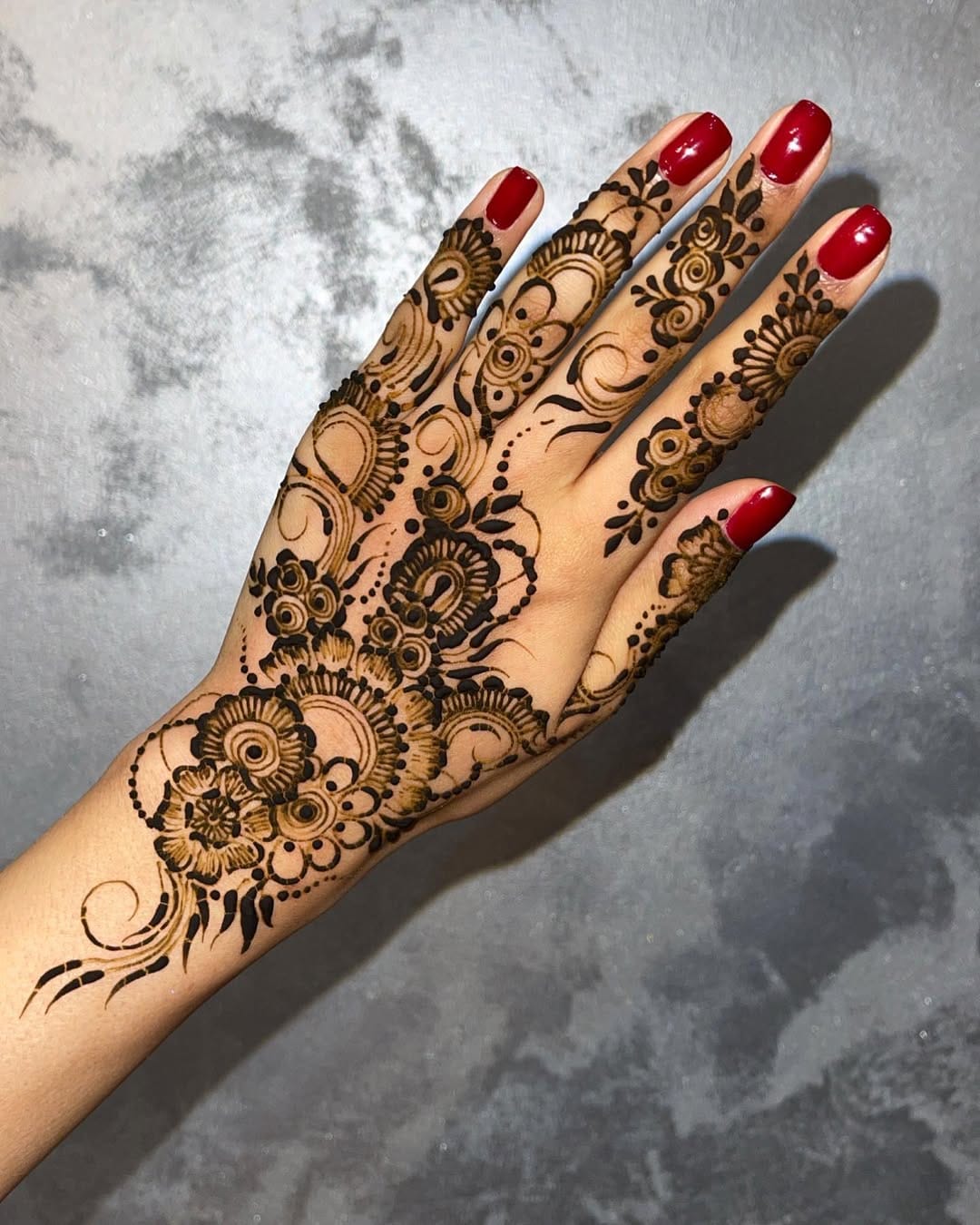 Post 10 by Mehndi By Zaynab on Instagram (image)