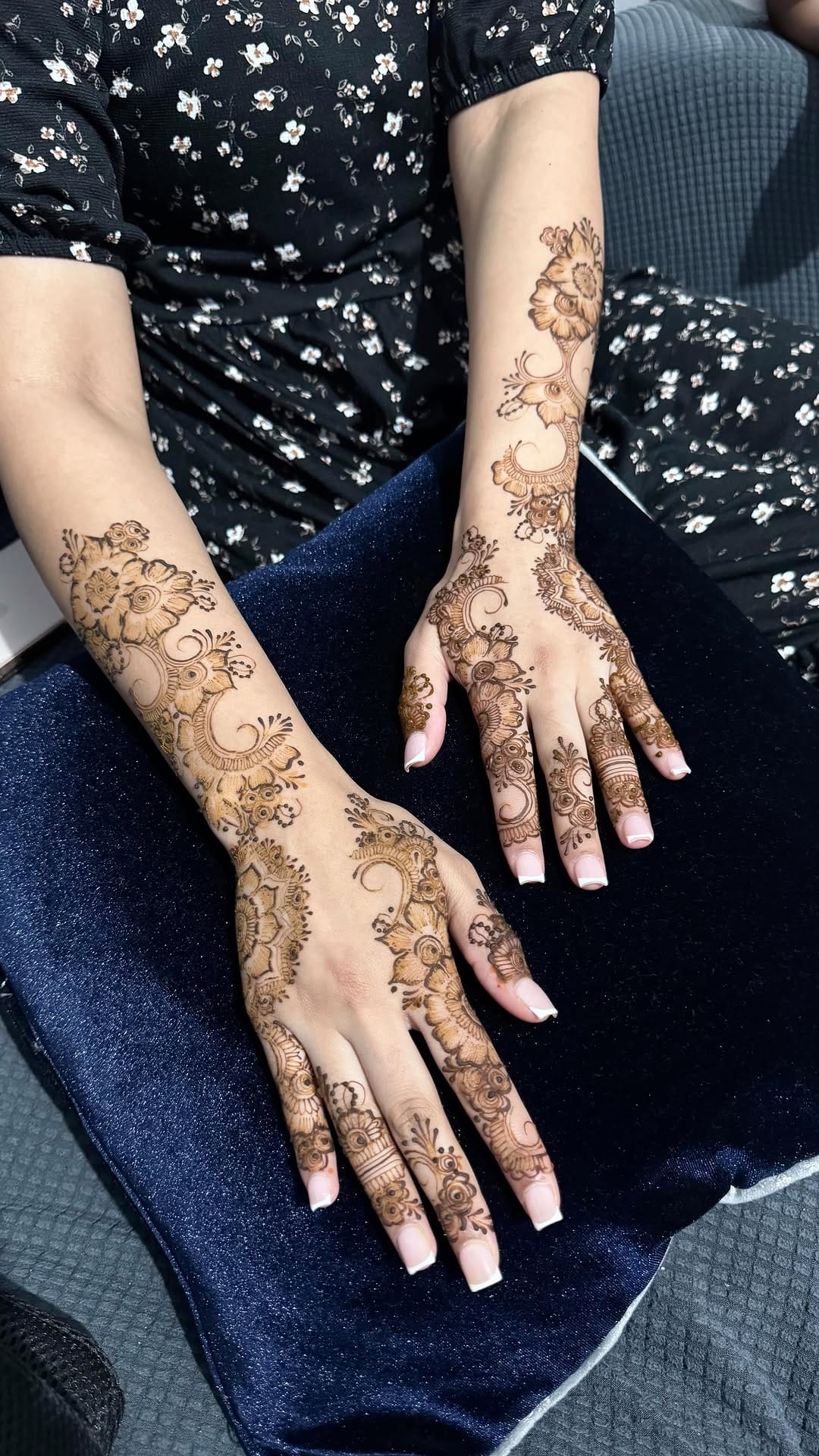 Post 2 by Mehndi By Zaynab on Instagram (video)