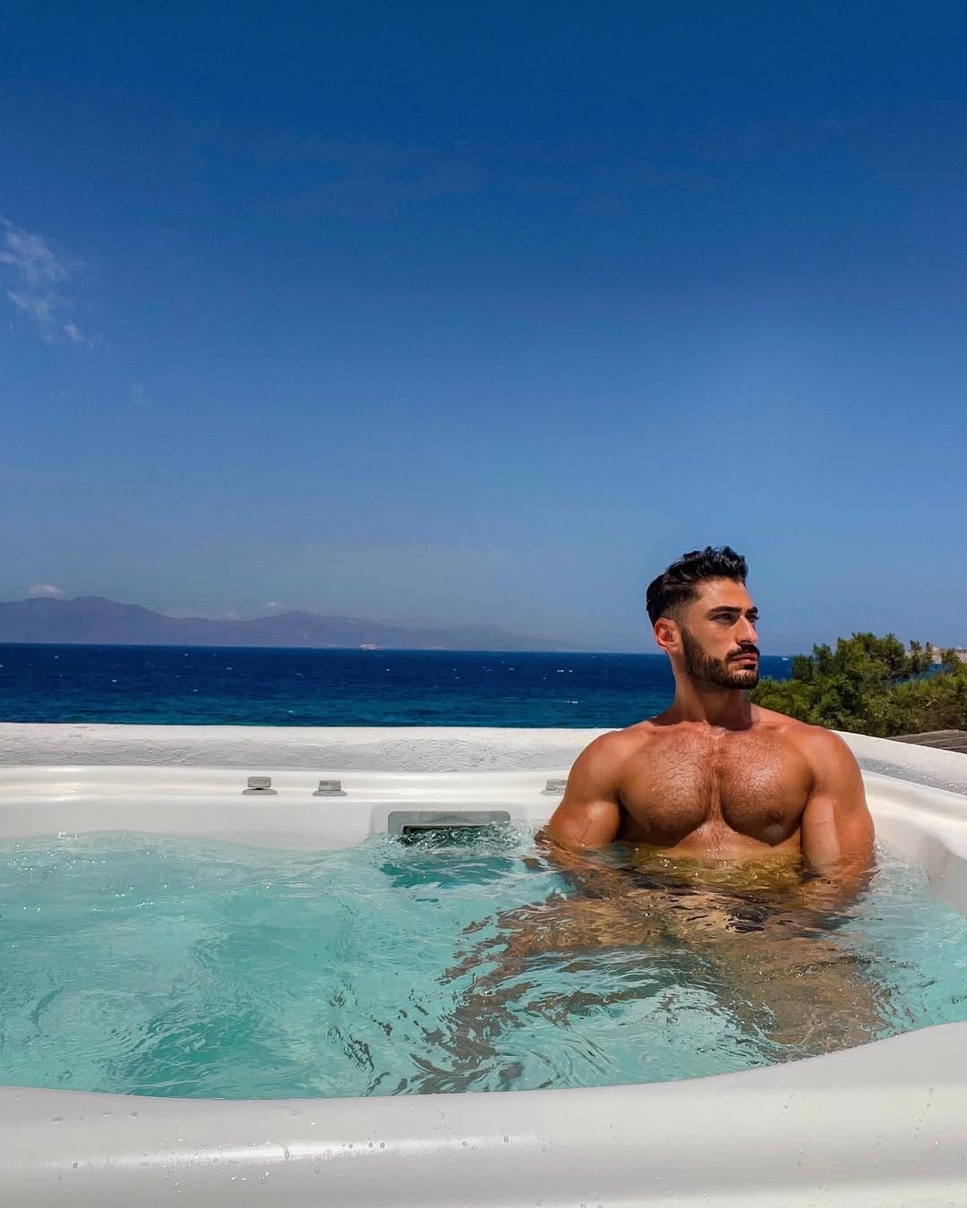 Post 9 by RALPH | Fitness & Travel on Instagram (carousel)