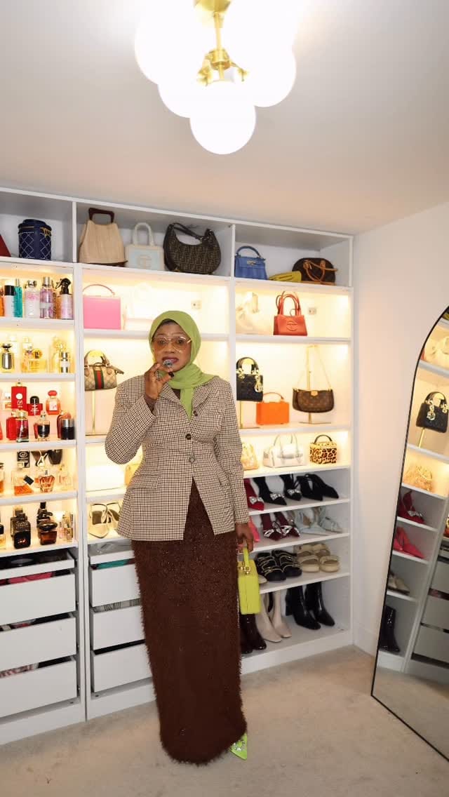 Post 1 by Azeezat on Instagram (video)