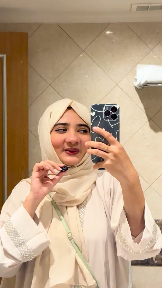Post 6 by Mubasheera Shaikh on Instagram (video)