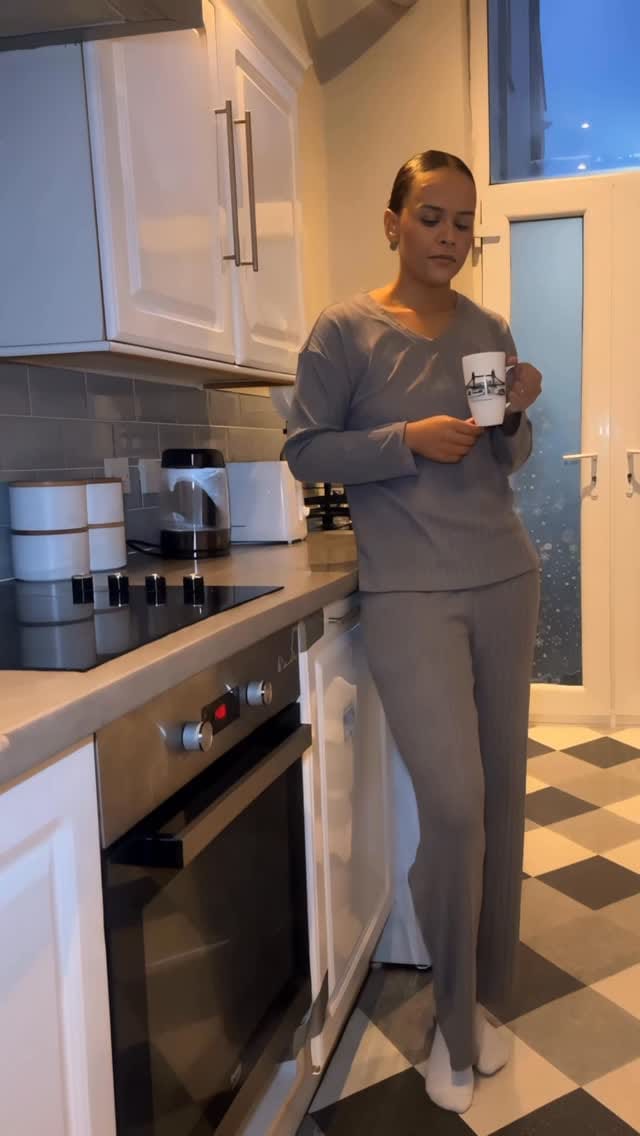 Post 8 by Kelly Trindade on Instagram (video)