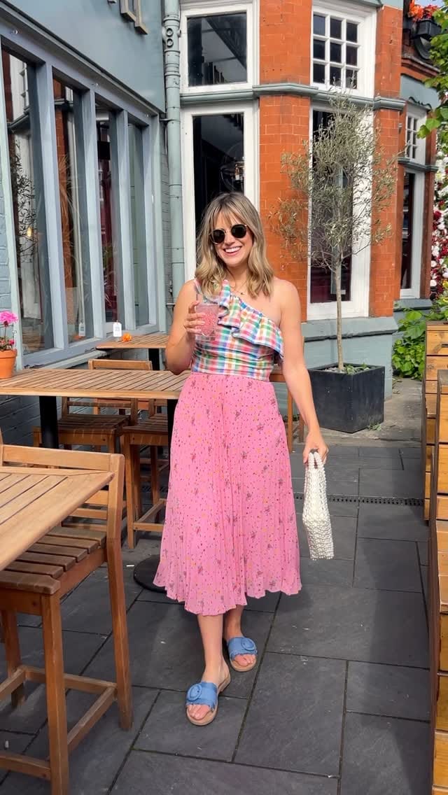 Post 8 by Julia Elizabeth on Instagram (video)