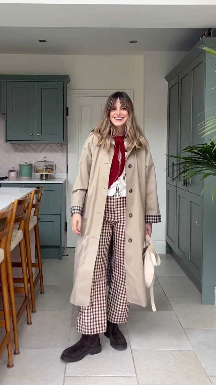 Post 4 by Julia Elizabeth on Instagram (video)