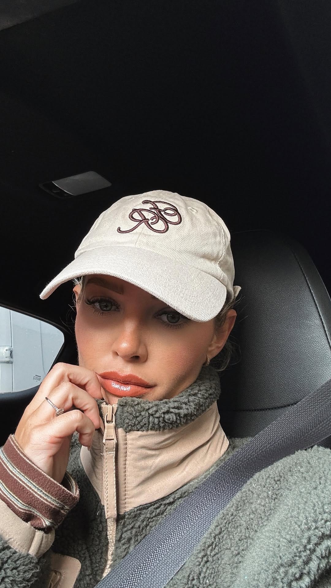 Post 2 by Jasmine | everyday outfits + motherhood on Instagram (video)